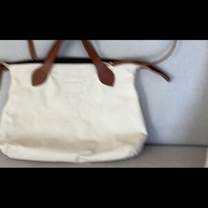 Elegant White and Tan Tote Bag
Parker thatch like new